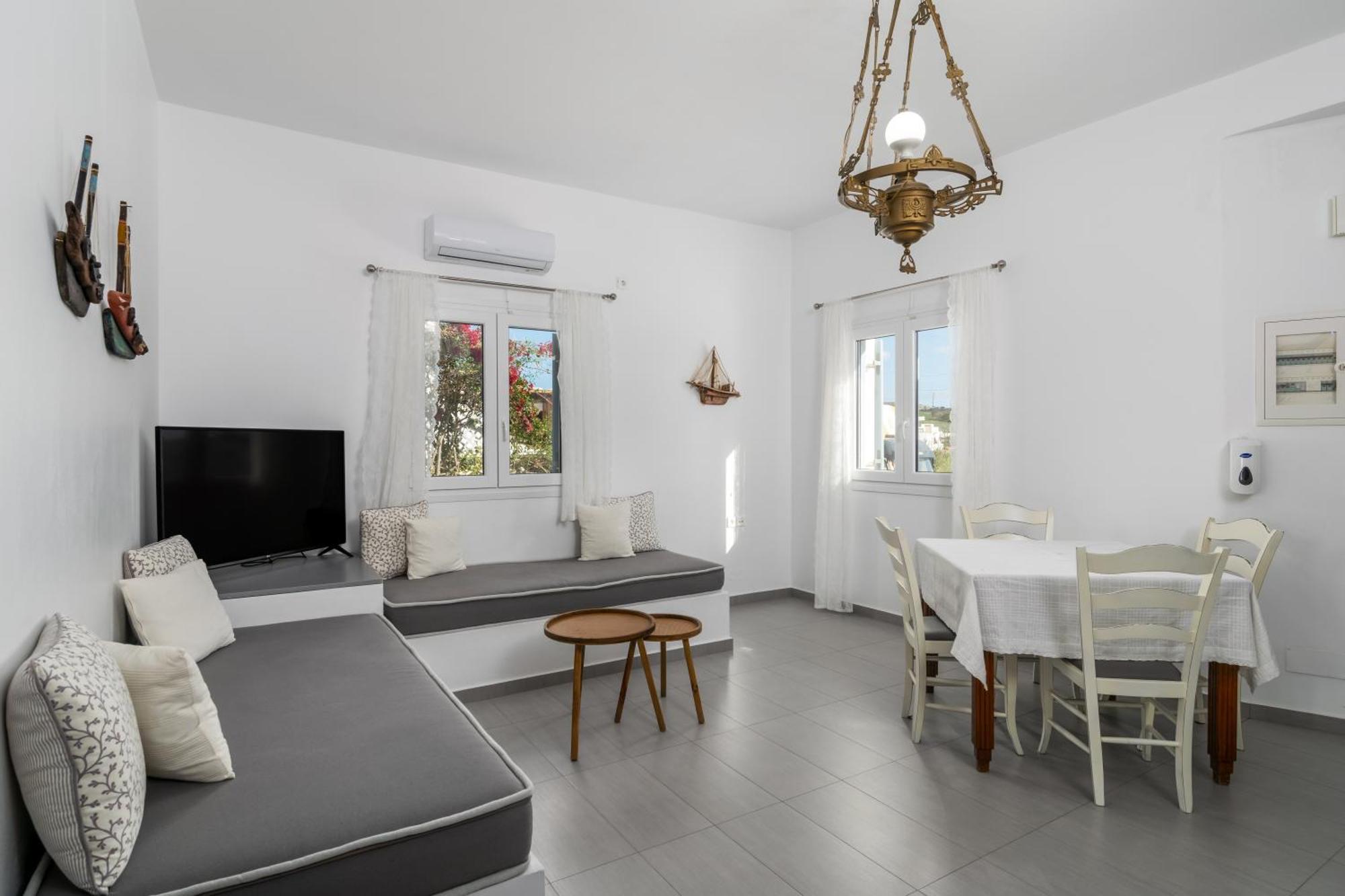 Tsakanos Home Adamantas  Екстериор снимка